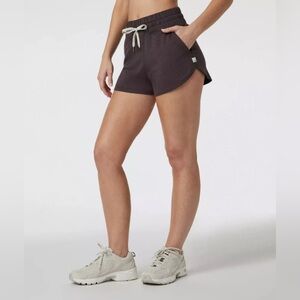 VUORI Halo 2.0 Performance Shorts in Womens Large Sangria Heather